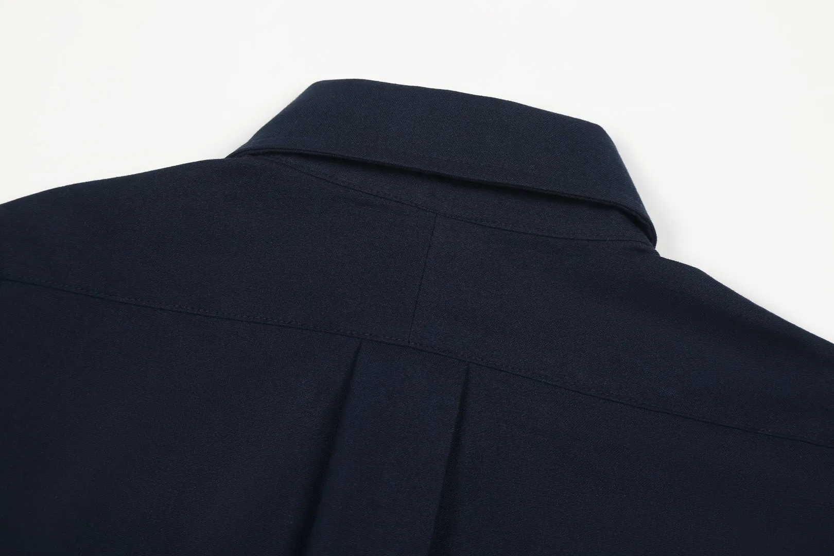 P230 White background picture [Evergreen for all seasons] Style number: 25011# Color: Navy red label/original blue/original white/matte pink/khaki/charcoal gray/black/dark blue white label Size: S to Face 100 cotton oxford spun, pre-laundering treatment, tight and soft texture ✅ - Custom dyed original pearlescent white buttons with different sizes ✅ - Special shaped chiffon foil included in the collar door tube, not easy to deform and pull ✅ - RL classic version of oxford spun shirt, thick and crisp feeling brought by oxford cloth, can be worn alone as an outer layer, can be matched with all seasons, practical wear, a must-have item in the wardrobe, start with eyes closed